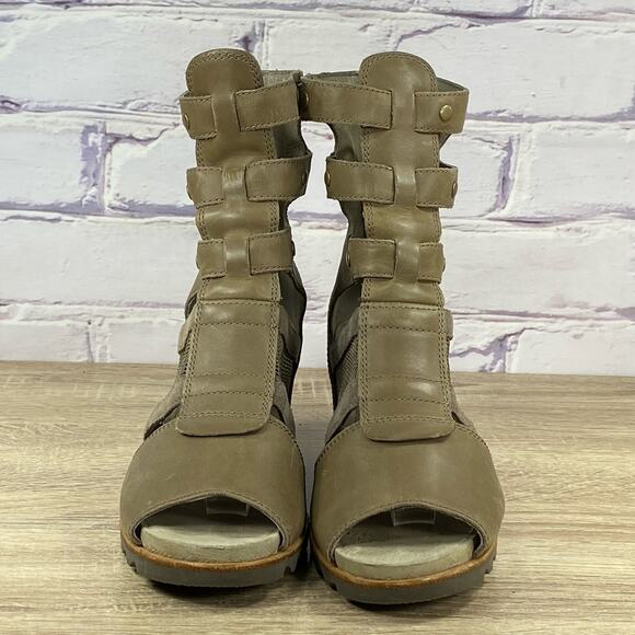 Sorel Brown and Tan Sandals with Gladiator-Inspired Design - Picture 2 of 9